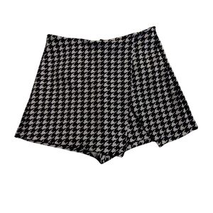 2/$10 EUC Houndstooth Black and White Women's Shorts/Skorts Medium